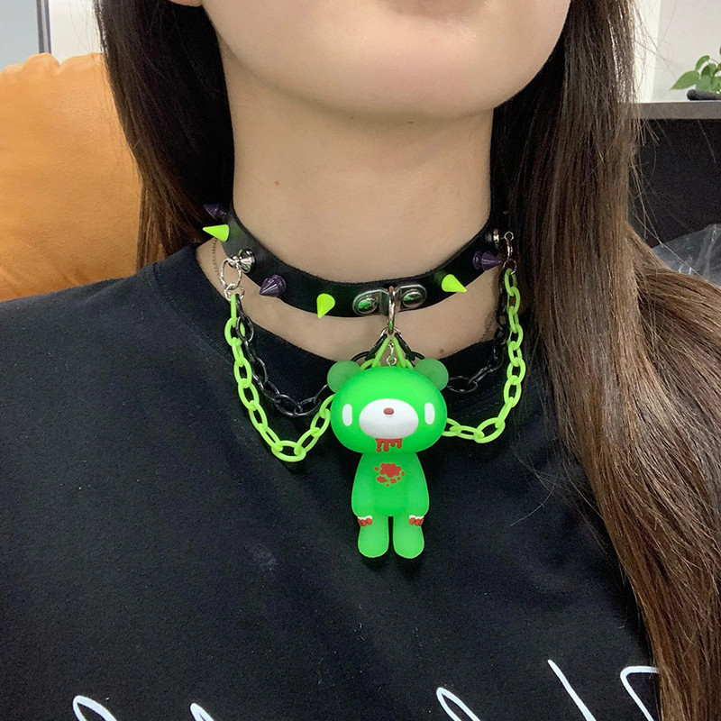 Vue Portee Collier Ras-du-Cou Gothique "Ourson Vampire Néon Toxique"  Couleur Vert
