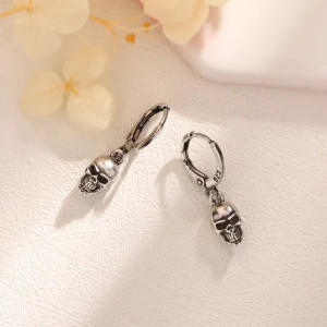 Boucles d’Oreilles Tête de Mort Rock Crâne Pendant Rebelle