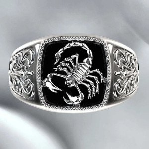 Vue de Face Bague Rock Scorpion "Venin d'Argent"