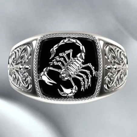 Vue de Face Bague Rock Scorpion "Venin d'Argent"