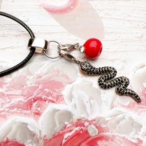 Collier Rock Gothique "Tentation Éternelle - Serpent de la Pomme Interdite"