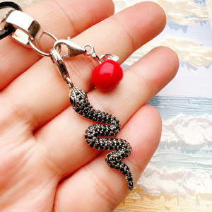 Collier Rock Gothique "Tentation Éternelle - Serpent de la Pomme Interdite"