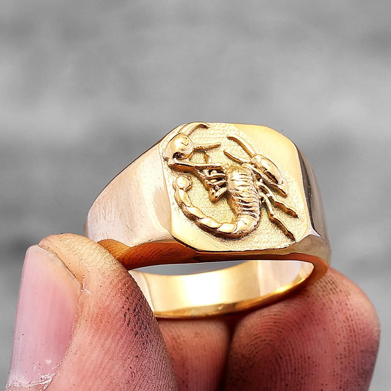 Bague Scorpion "Desert Stinger" Couleur Or