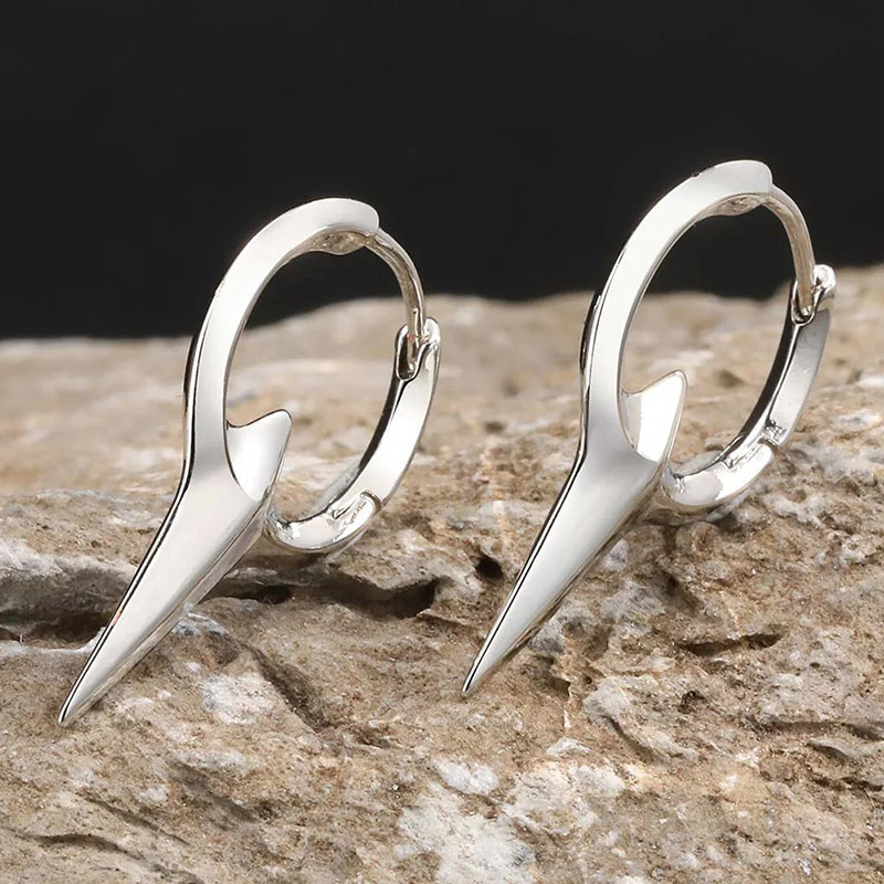 Vue de Face Boucles d’Oreilles Corbeau "Pointe du Messager d’Odin" - 3 couleurs au choix !
