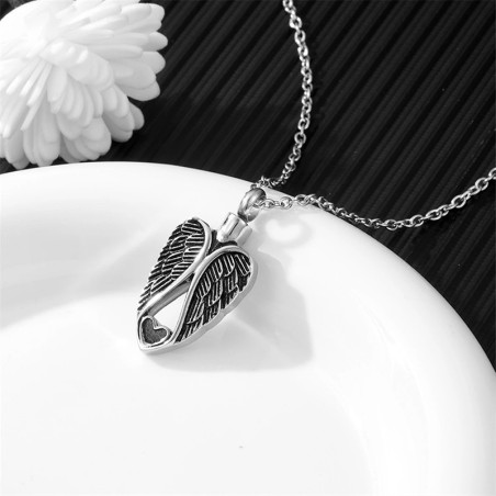 Collier Urne de Crémation Gothique – Pendentif Cendres Ailes d'Ange et Cœur Éternel