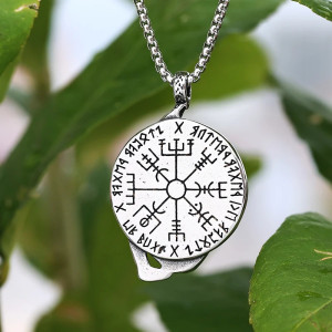 Vue Arrierre Collier Tête de Mort Viking – Crâne Vegvisir Runique