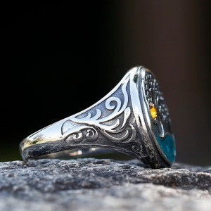 Vue de Cote Bague Viking - Arbre de Vie d’Yggdrasil en Acier Inoxydable 316L