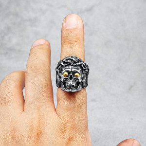 Vue portee Bague Tête de Mort Gothique "Couronne d’Épines de l’Outre-Tombe"
