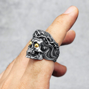 Vue portee Bague Tête de Mort Gothique "Couronne d’Épines de l’Outre-Tombe"