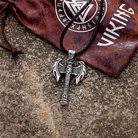 Vue Laterale Collier Viking Hache "Tranchant du Jarl" Modele 1