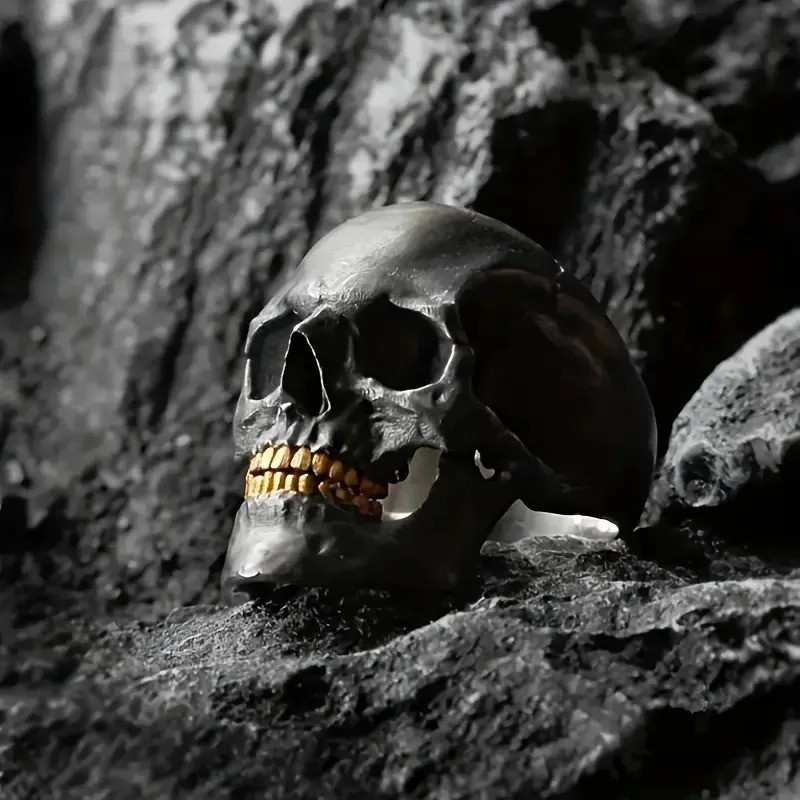 Vue Laterale Bague Tête de Mort "Mâchoire d'Or"