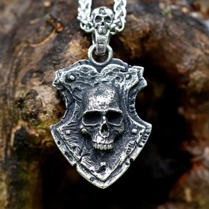 Collier Tête de Mort "Bouclier du Gardien de l'Ombre"