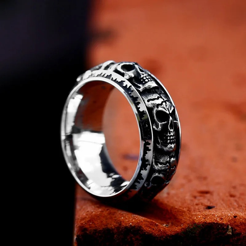 Vue Laterale Bague Tête de Mort Rotative "Couronne des Crânes"