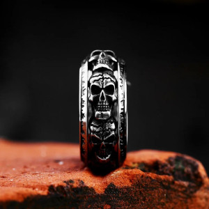 Vue de Face Bague Tête de Mort Rotative "Couronne des Crânes"