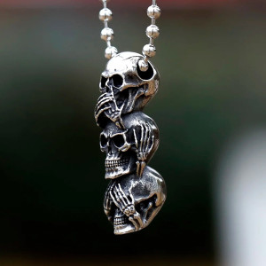 Vue Laterale Collier Tête de Mort "Triptyque des Trois Vérités"