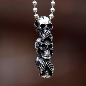 Vue de Face Collier Tête de Mort "Triptyque des Trois Vérités"