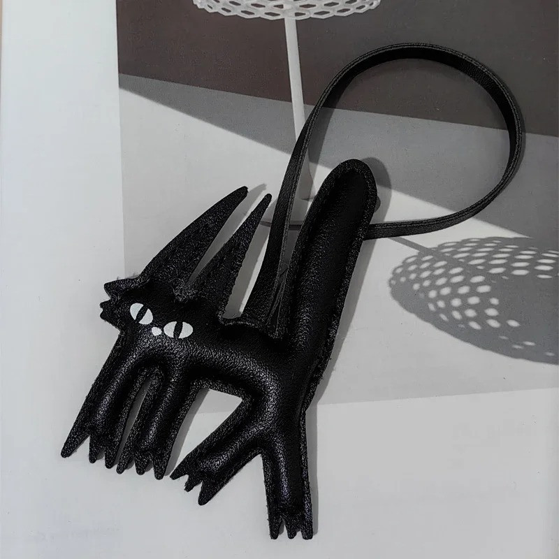 Porte-Clé Gothique - Chat Démon Étiré