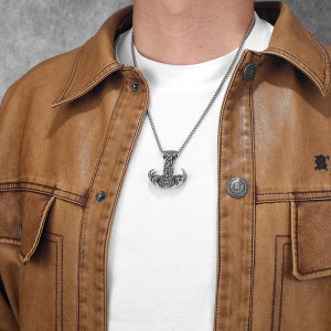 Vue portee Collier Viking Marteau de Thor Têtes de Béliers Runique