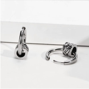 Détails des Boucles d’Oreilles Viking - Cercle d’Entrelacs du Destin