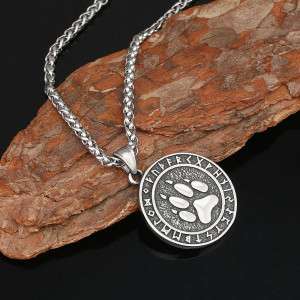 Vue Laterale Collier Viking Empreinte de Loup Runique