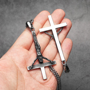Vue detaille Pendentif Croix Anti-Christ "Crucifix de l’Inversion Totale"