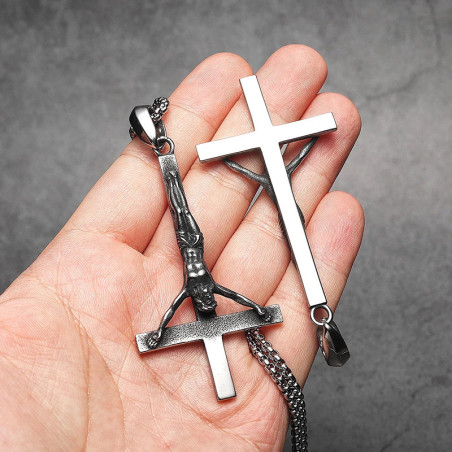 Vue detaille Pendentif Croix Anti-Christ "Crucifix de l’Inversion Totale"