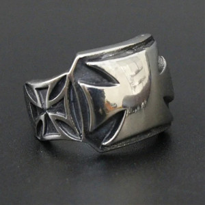 Bague Motard Croix de Fer | Bijou Biker Acier Rebelle !