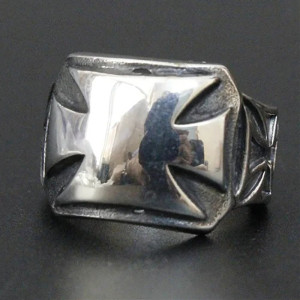 Avant Bague Motard Croix de Fer "Héritage Acier Rebelle"