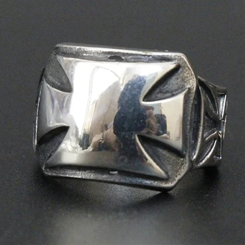 Avant Bague Motard Croix de Fer "Héritage Acier Rebelle"