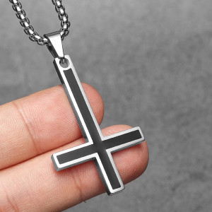 Pendentif Croix Anti-Christ "Pentacle de Profanation" Couleur Noir