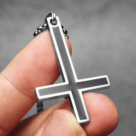 Vue de Face Pendentif Croix Anti-Christ "Pentacle de Profanation" - 3 couleurs au choix !