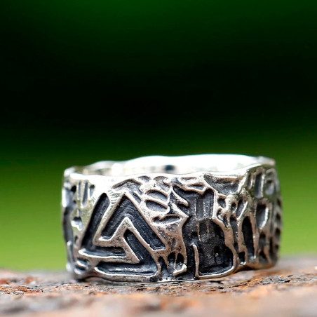 Vue de face Bague Viking "Morsure du Dragon du Valknut"