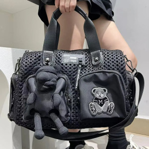 Sac de Sport Tête de Mort Gothique "Peluche Sombre Suspendue"