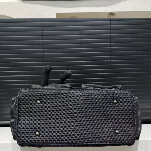 Vue Intérieur du Sac de Sport Tête de Mort Gothique Peluche Sombre Suspendue