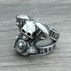 Vue generale Bague Tête de Mort Motard - Moteur V-Twin Rider Éternel