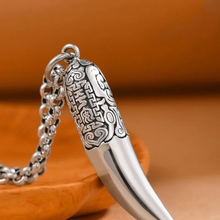 vue de face Collier Loup Argent 925 " Croc du Loup Alpha"
