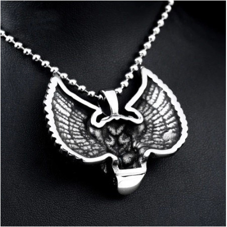 Vue arrière du Collier Tête de Mort Ailes du Démon