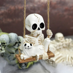 Vue Laterale Figurine Tête de Mort Jardin "Petit Repos du Spectre à la Balançoire"
