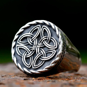 Vue detaille Bague Viking Noeud de Bouclier des 4 Éléments