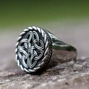 Vue Laterale Bague Viking Noeud de Bouclier des 4 Éléments
