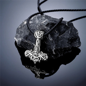 Collier Viking Marteau de Thor Entrelacs Sacrés Modele 2 Couleur Argent