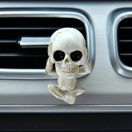 Vue de Face Diffuseur Voiture Tête de Mort Trio Karma “Voir, Entendre, Se Taire”