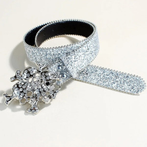 Vue de Face Ceinture Tête de Mort Strass « Triple Crâne Glam Rock » Couleur Argent