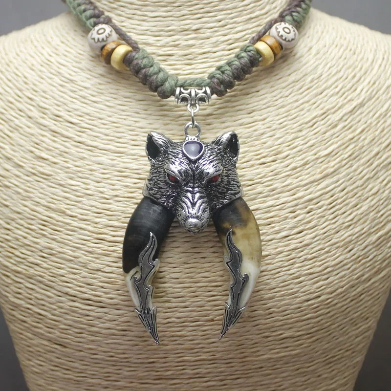Collier Loup Totémique "Crocs de la Meute Nocturne" Modele 1