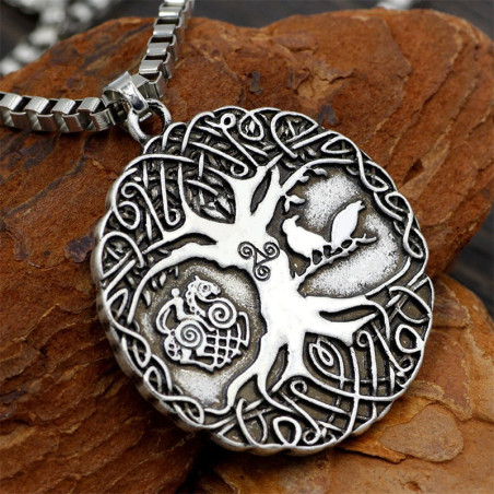 Vue Laterale Collier Viking Arbre de Vie Yggdrasil Protecteur