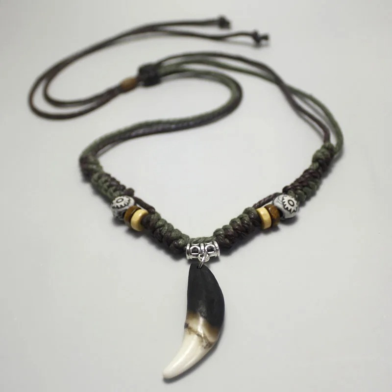 Collier Viking Loup "L'Héritage d'Ulf-Vakt : Le Croc de Fenris" Couleur Noir