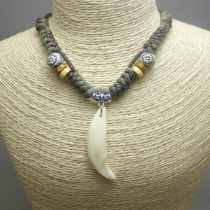 Collier Viking Loup "L'Héritage d'Ulf-Vakt : Le Croc de Fenris"