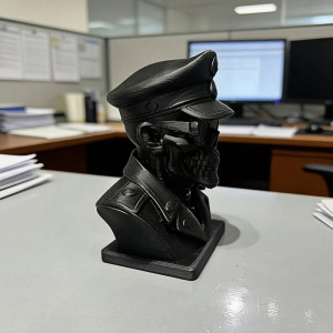 Vue de Cote Crâne Décoratif Tête de Mort Officier des Ombres Noires