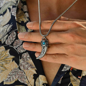 Vue Portee Collier Viking Loup "Le Talisman de Sköll : L'Instinct d'Ulfhednar"