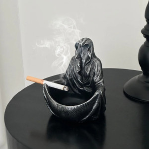 Vue Laterale Cendrier Goth Faucheuse Silencieuse des Cendres